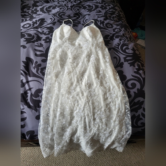 David's Bridal Dresses & Skirts - Ivory Lace Spaghetti Strap Bridal Dress